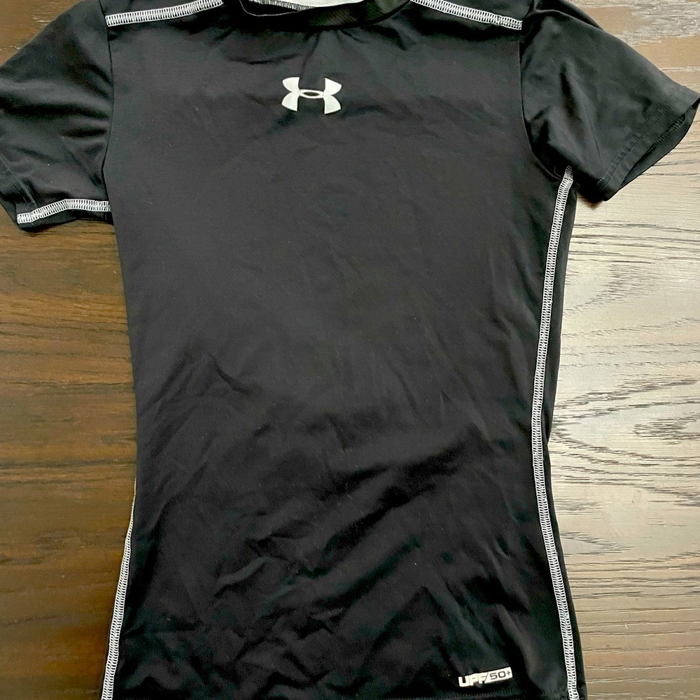 Boys Xs Under Armour Compression shirt base layer